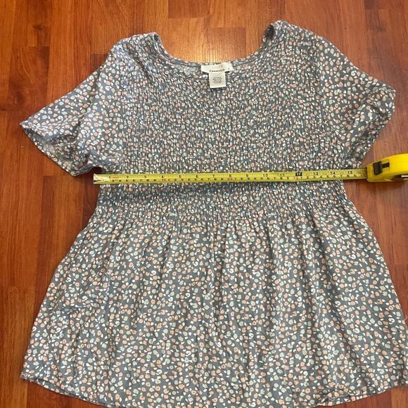 Urban Romantics Smocked Top Size Large juniors. - Picture 5 of 7